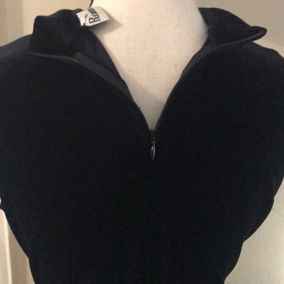 Very stunning dress perfect for that dinner date! - Picture 2 of 3